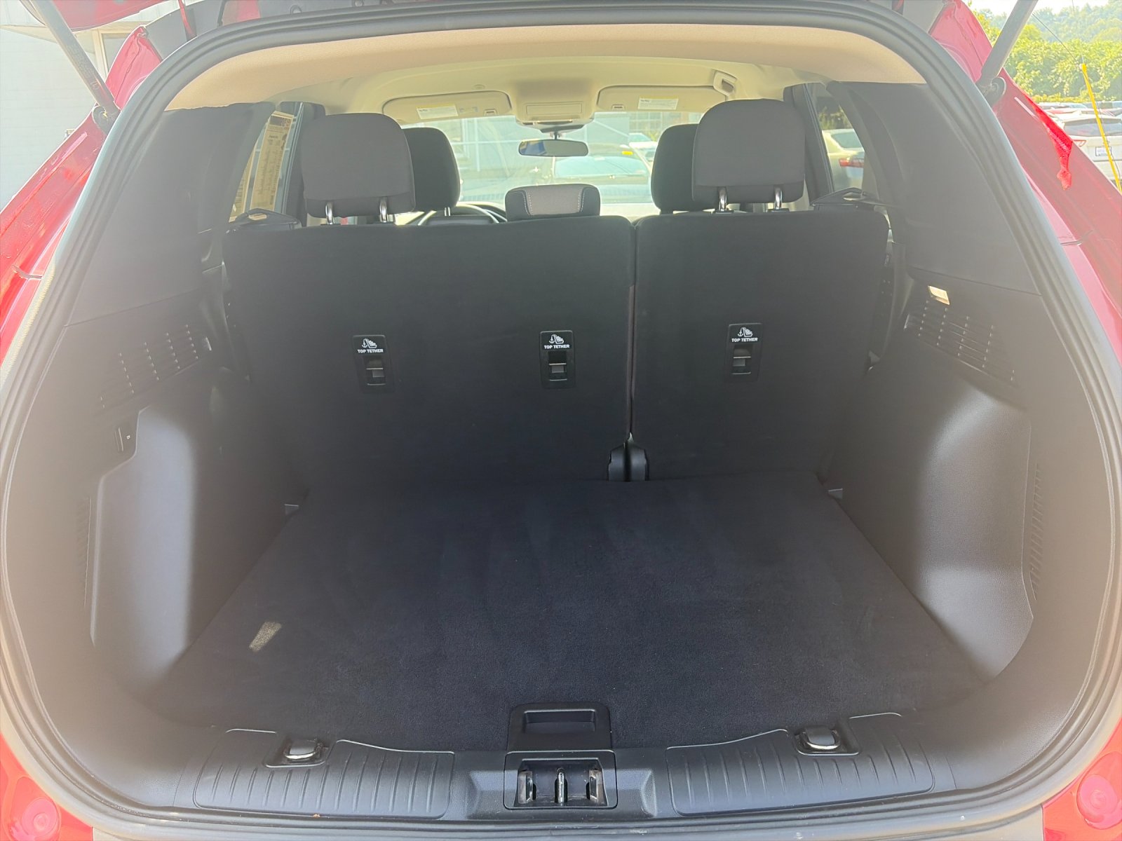 Used 2020 Red Ford SE image 18