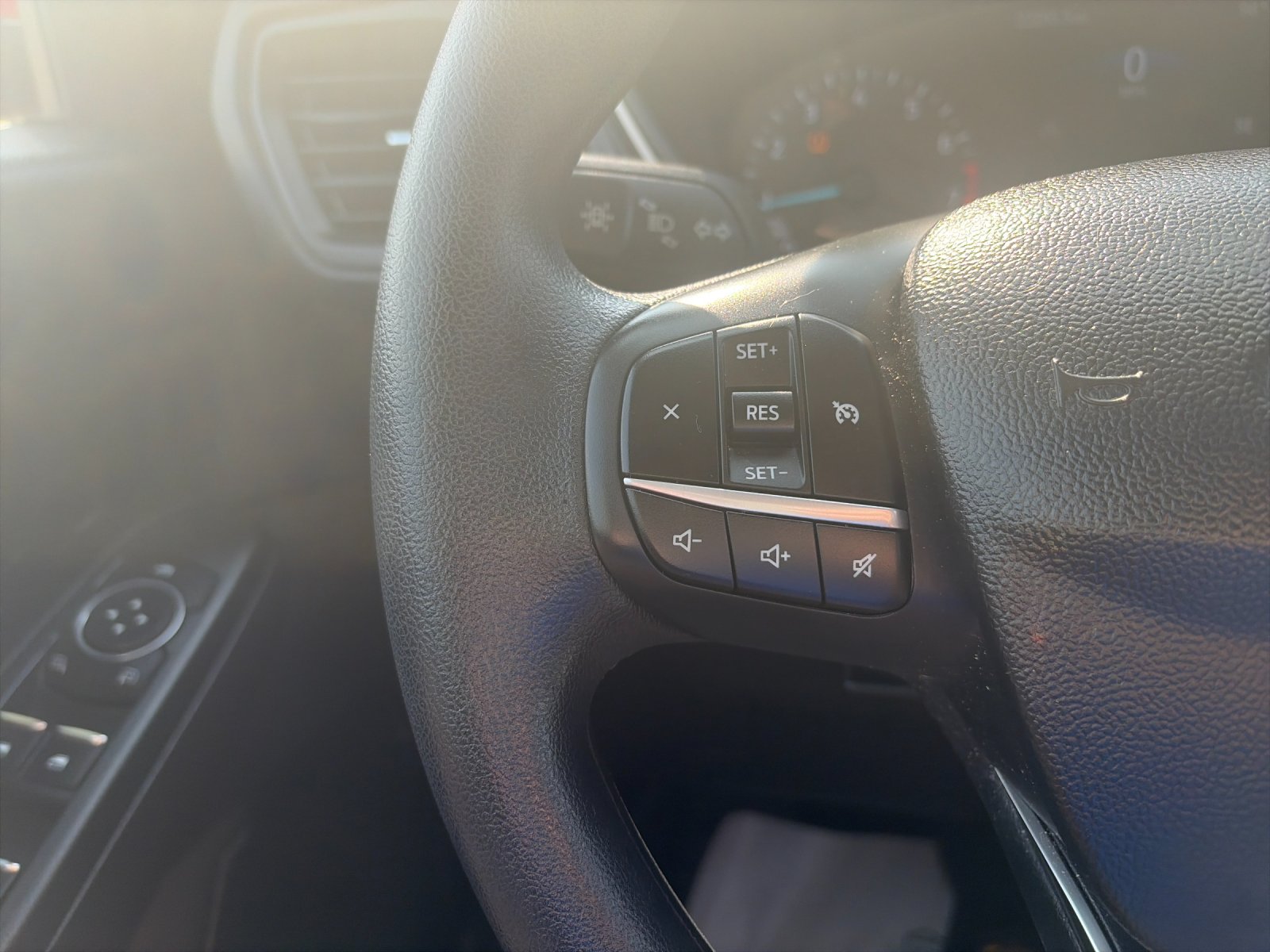 Used 2020 Red Ford SE image 28