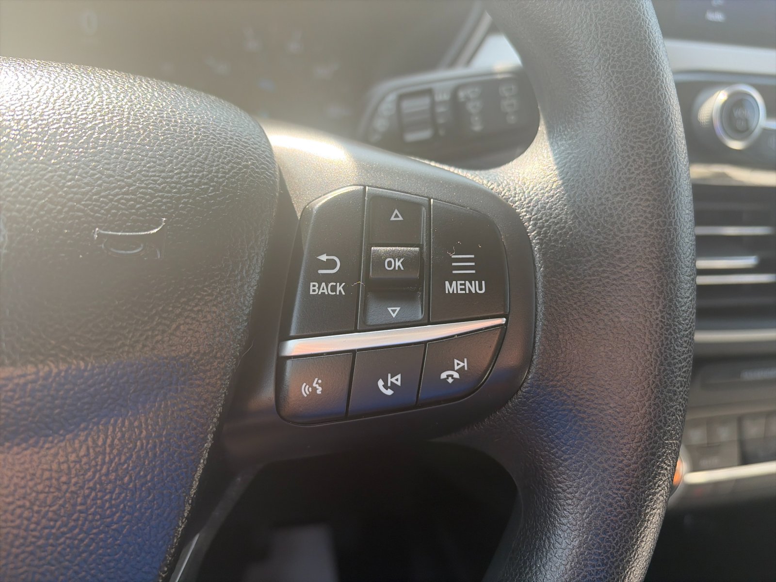 Used 2020 Red Ford SE image 29