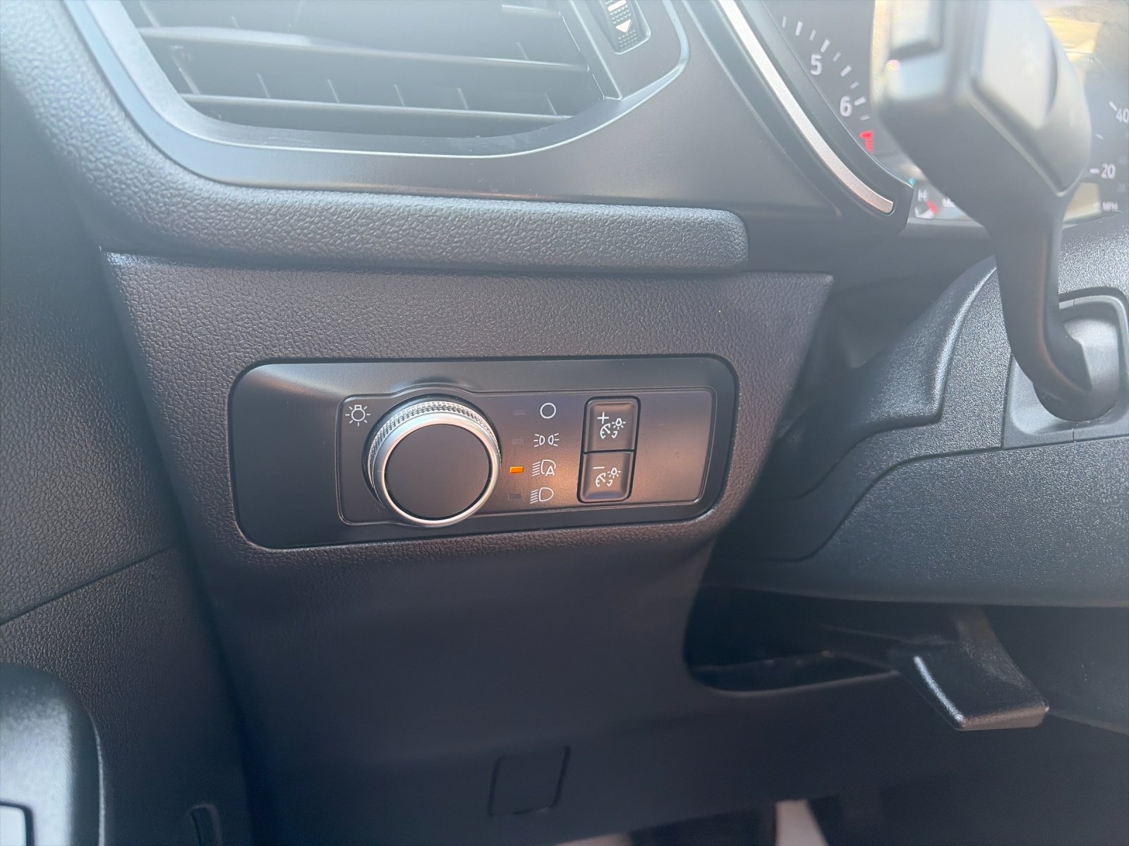 Used 2020 Red Ford SE image 32