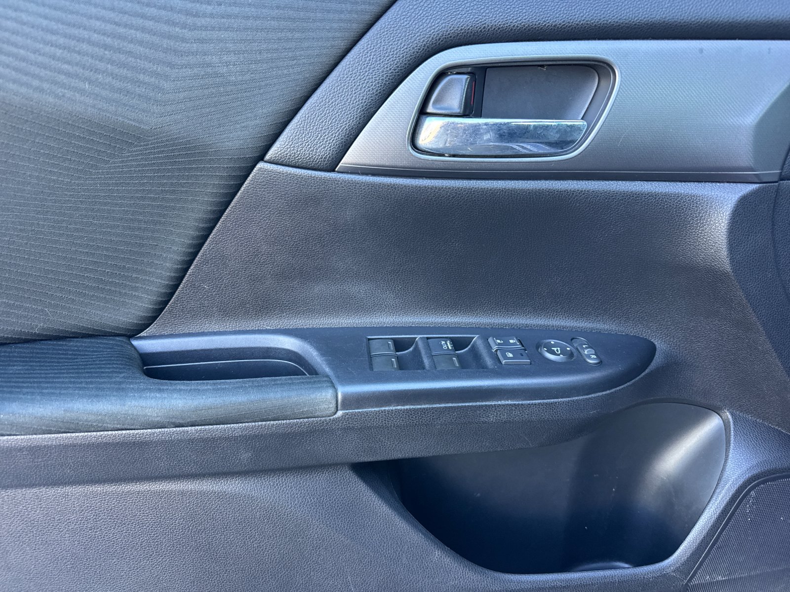 Used 2015 Gray Honda LX image 10