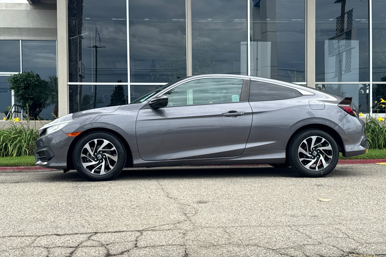 Certified Used 2017 Polished Metal Metallic Honda LX-P image 7