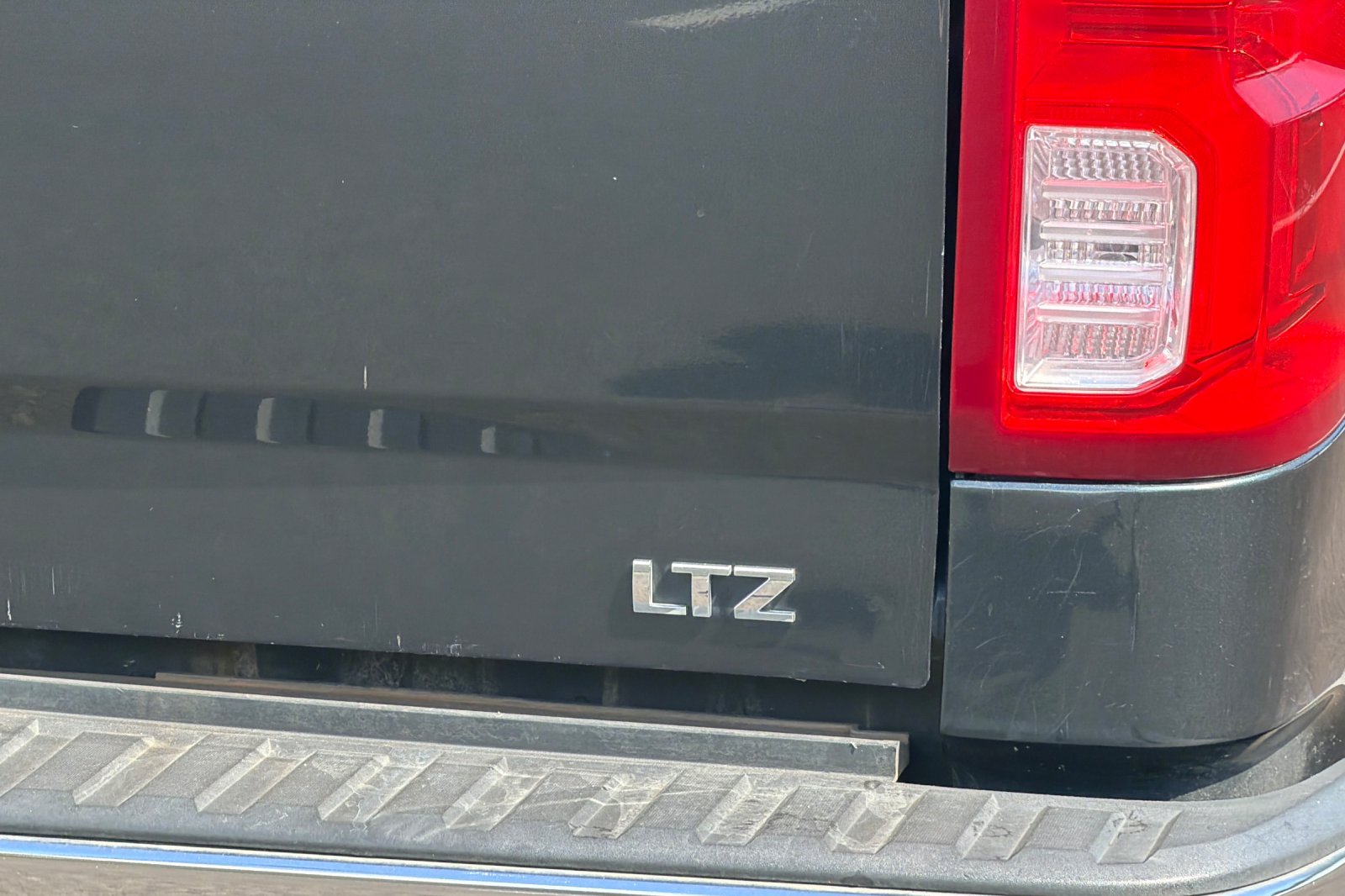 Used 2018 Gray Chevrolet LTZ image 25