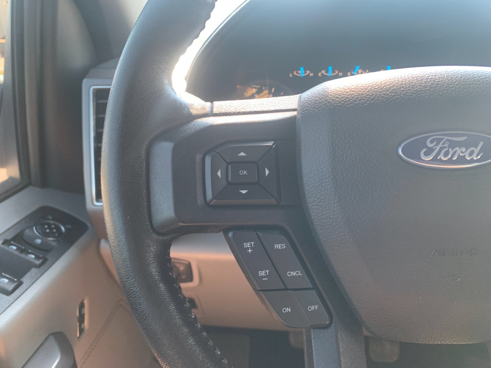 Used 2019 Blue Ford XLT image 28