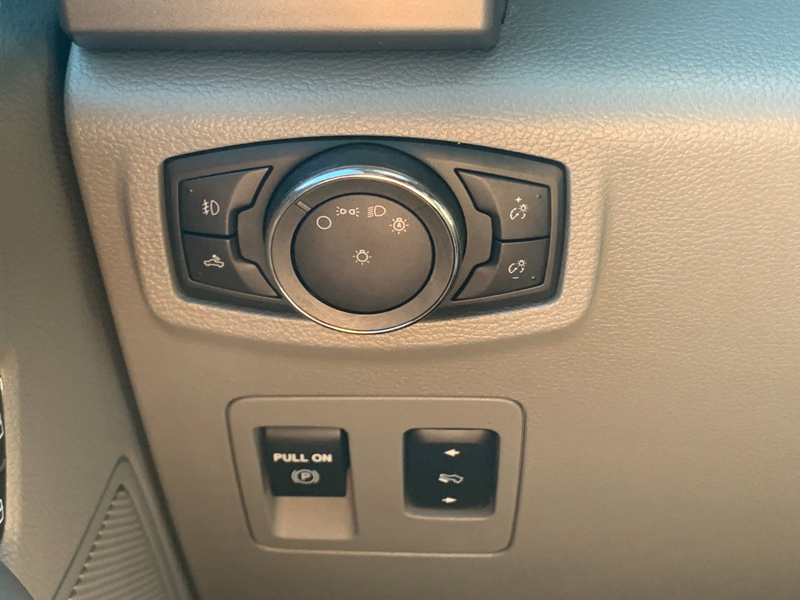 Used 2019 Blue Ford XLT image 32