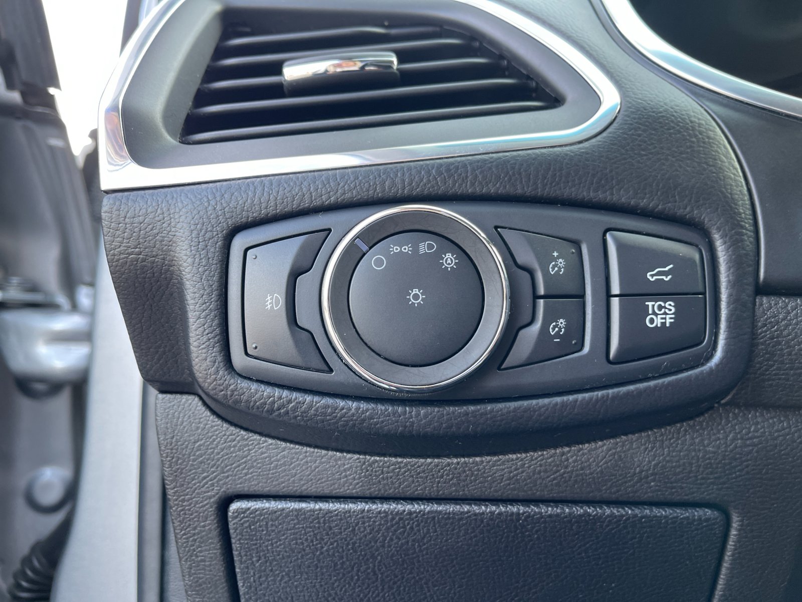 Used 2020 Silver Ford Titanium image 32