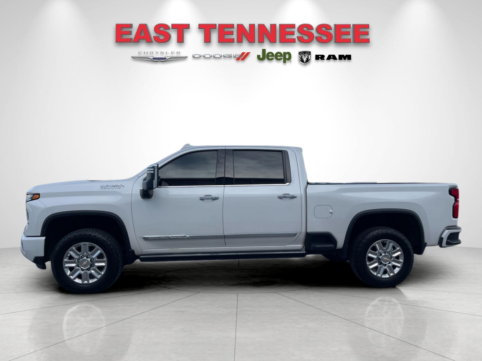 Used 2024 Beige Chevrolet High Country image 6
