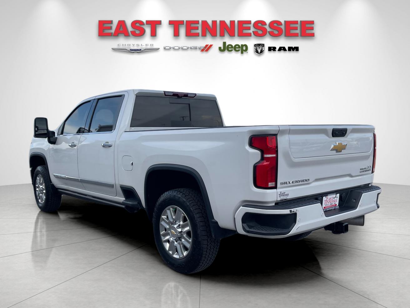 Used 2024 Beige Chevrolet High Country image 5