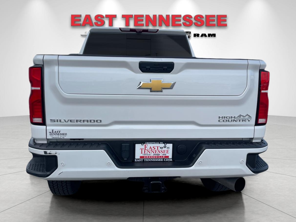 Used 2024 Beige Chevrolet High Country image 4