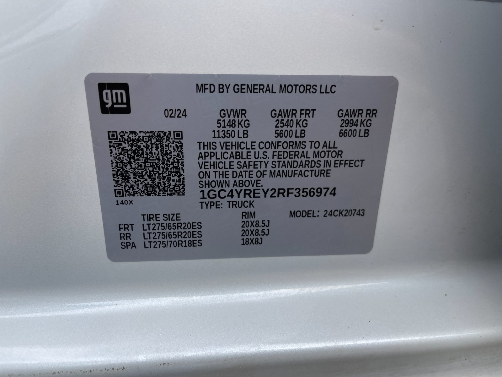 Used 2024 Beige Chevrolet High Country image 34