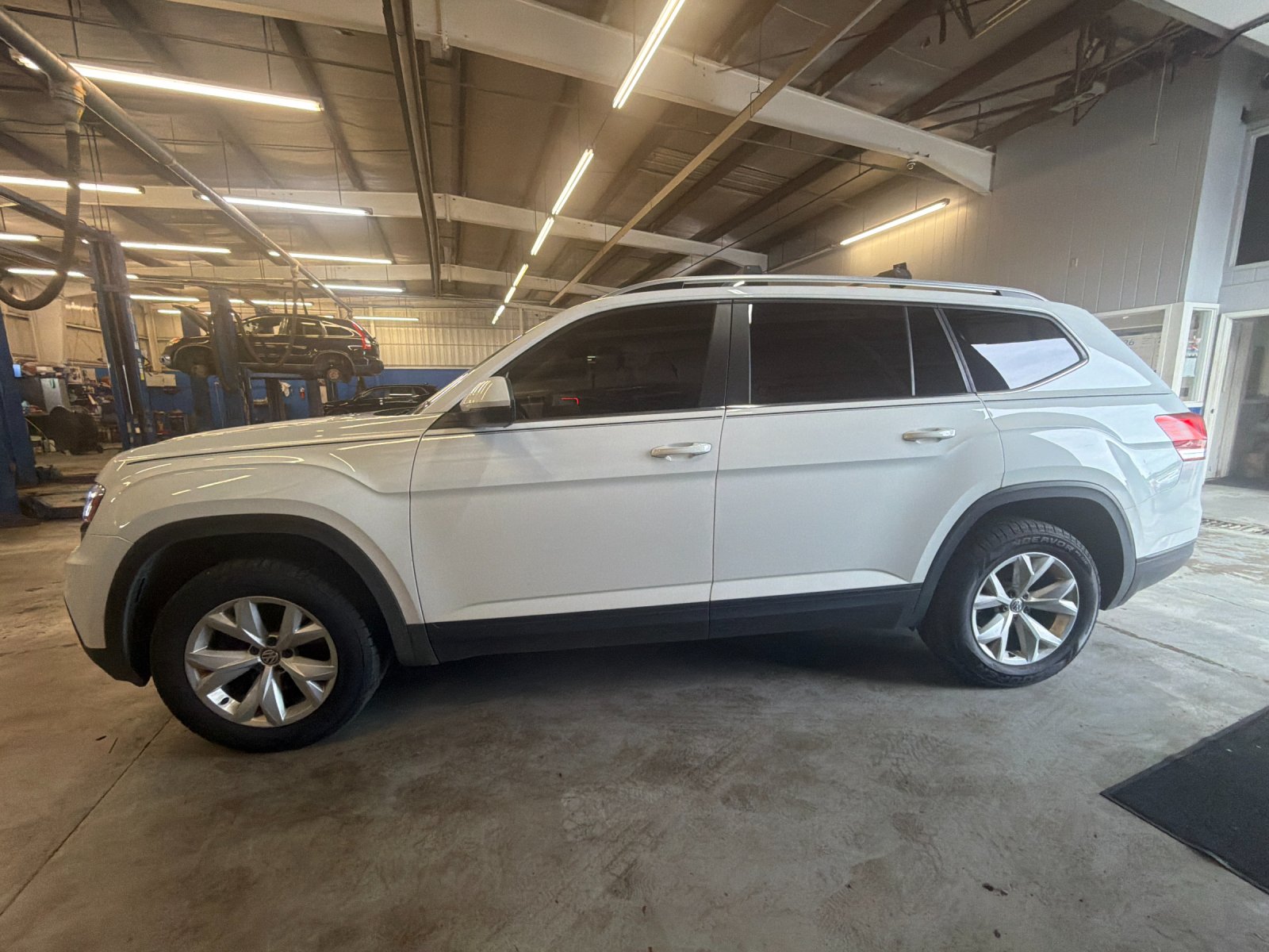 Used 2019 Volkswagen Atlas SE w/Tech with VIN 1V2UR2CA4KC515624 for sale in Beckley, WV