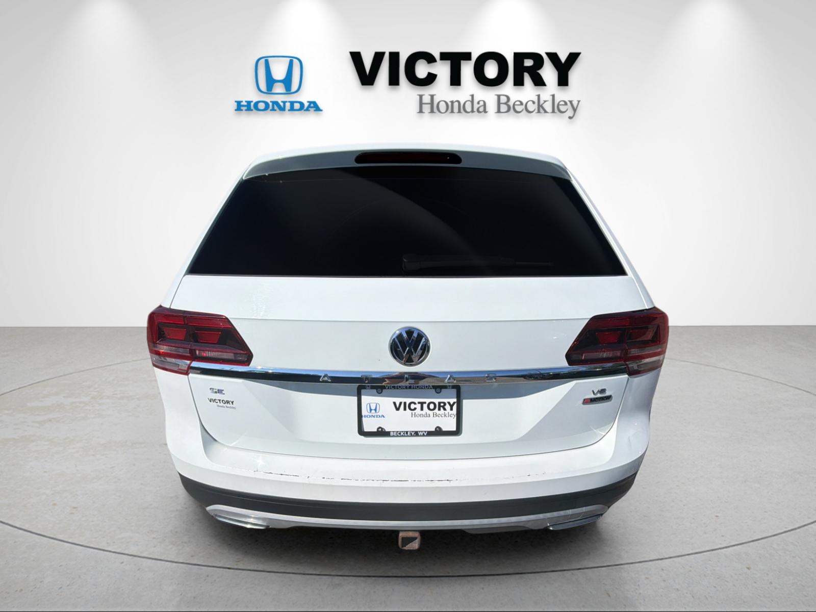 Used 2019 Pure White Volkswagen 3.6L V6 SE image 4