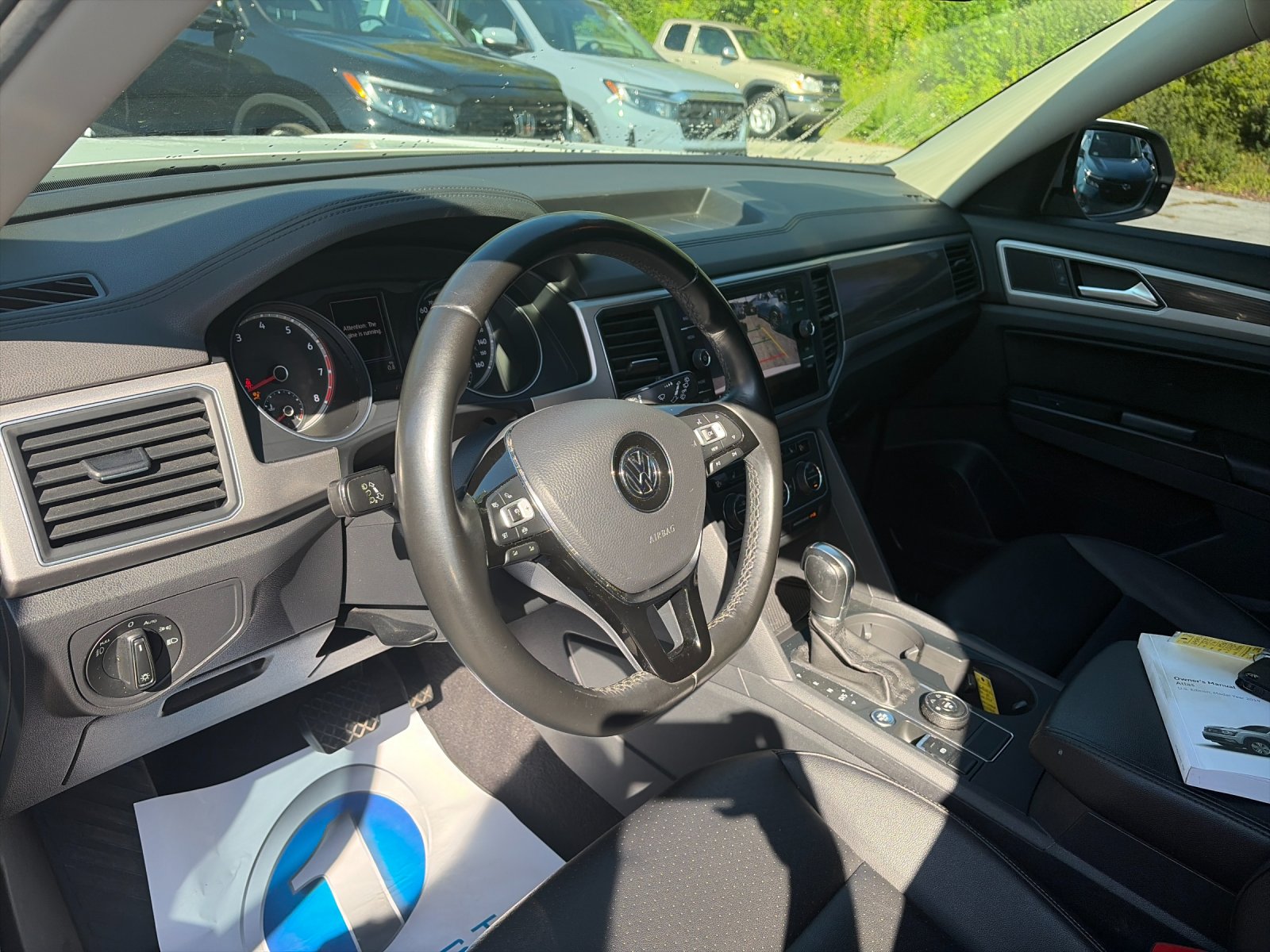 Used 2019 Pure White Volkswagen 3.6L V6 SE image 11