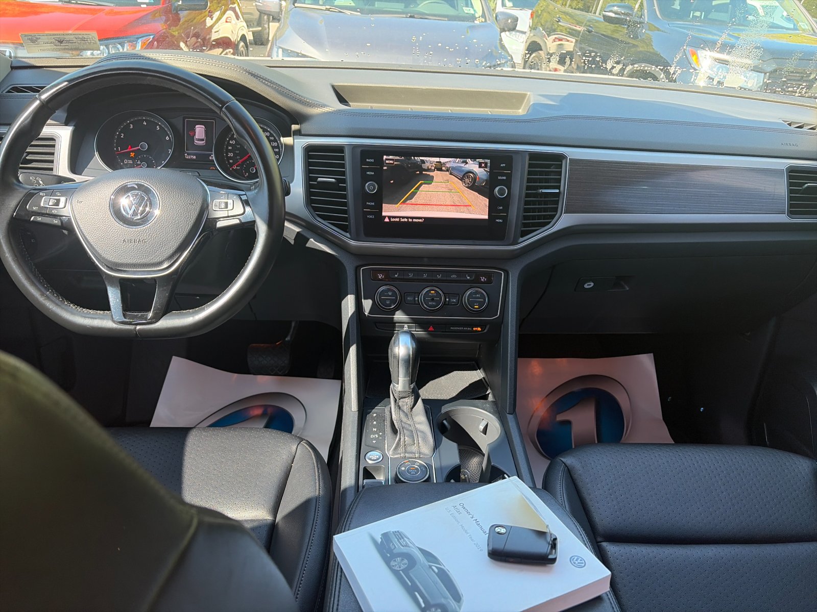 Used 2019 Pure White Volkswagen 3.6L V6 SE image 16