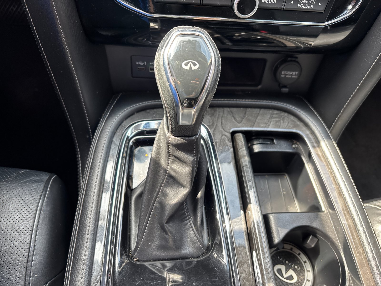 Used 2020 Black Obsidian INFINITI LUXE image 28