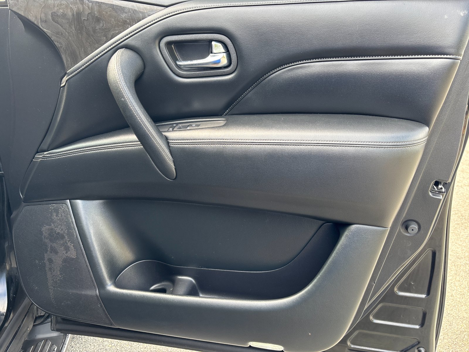 Used 2020 Black Obsidian INFINITI LUXE image 40