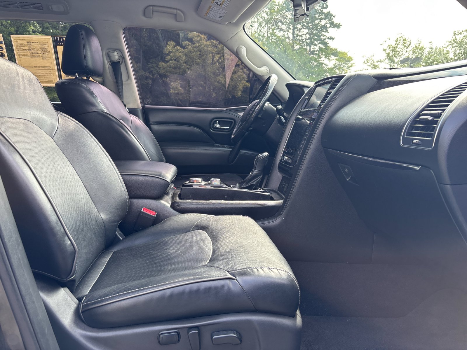 Used 2020 Black Obsidian INFINITI LUXE image 41