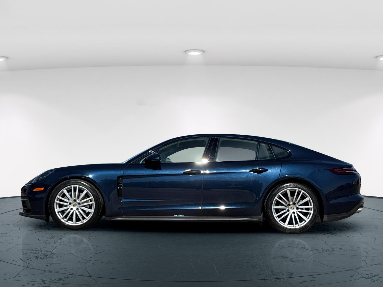 Used 2018 Sapphire Blue Metallic Porsche 4S 4D Hatchback image 3