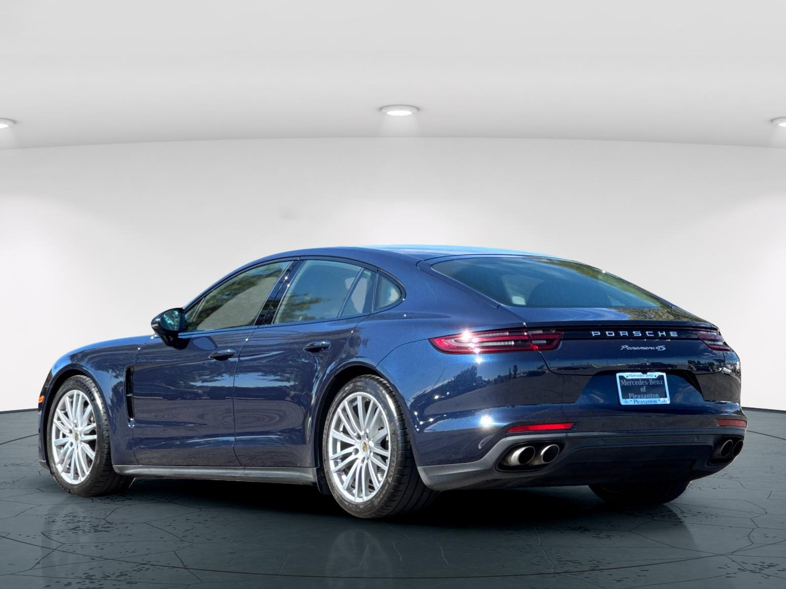 Used 2018 Sapphire Blue Metallic Porsche 4S 4D Hatchback image 4