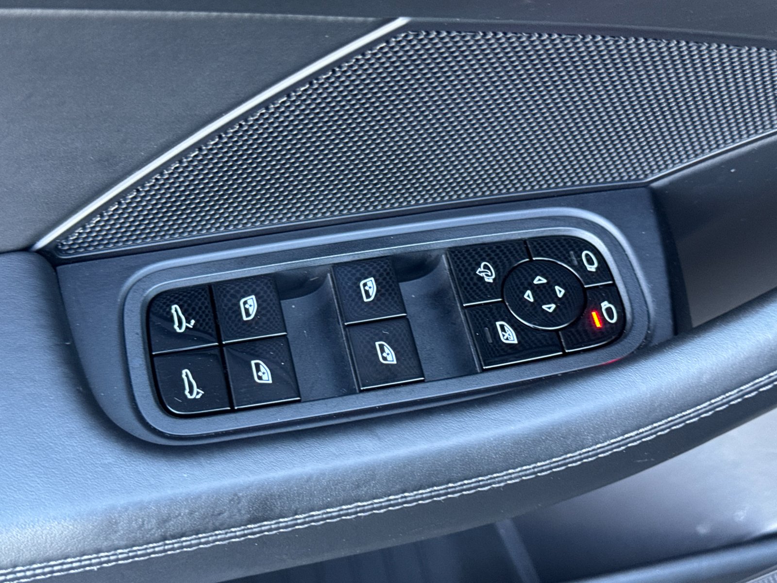 Used 2018 Sapphire Blue Metallic Porsche 4S 4D Hatchback image 12
