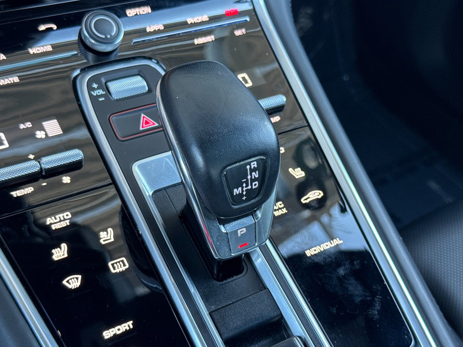 Used 2018 Sapphire Blue Metallic Porsche 4S 4D Hatchback image 25