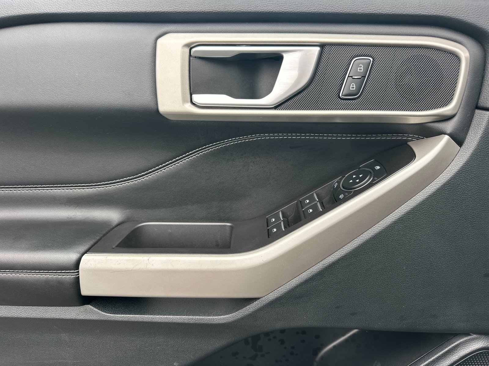 Used 2023 Gray Ford XLT image 10