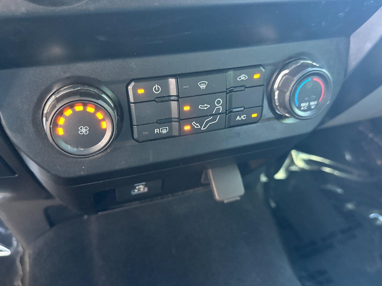 Used 2022 Black Ford XLT image 18
