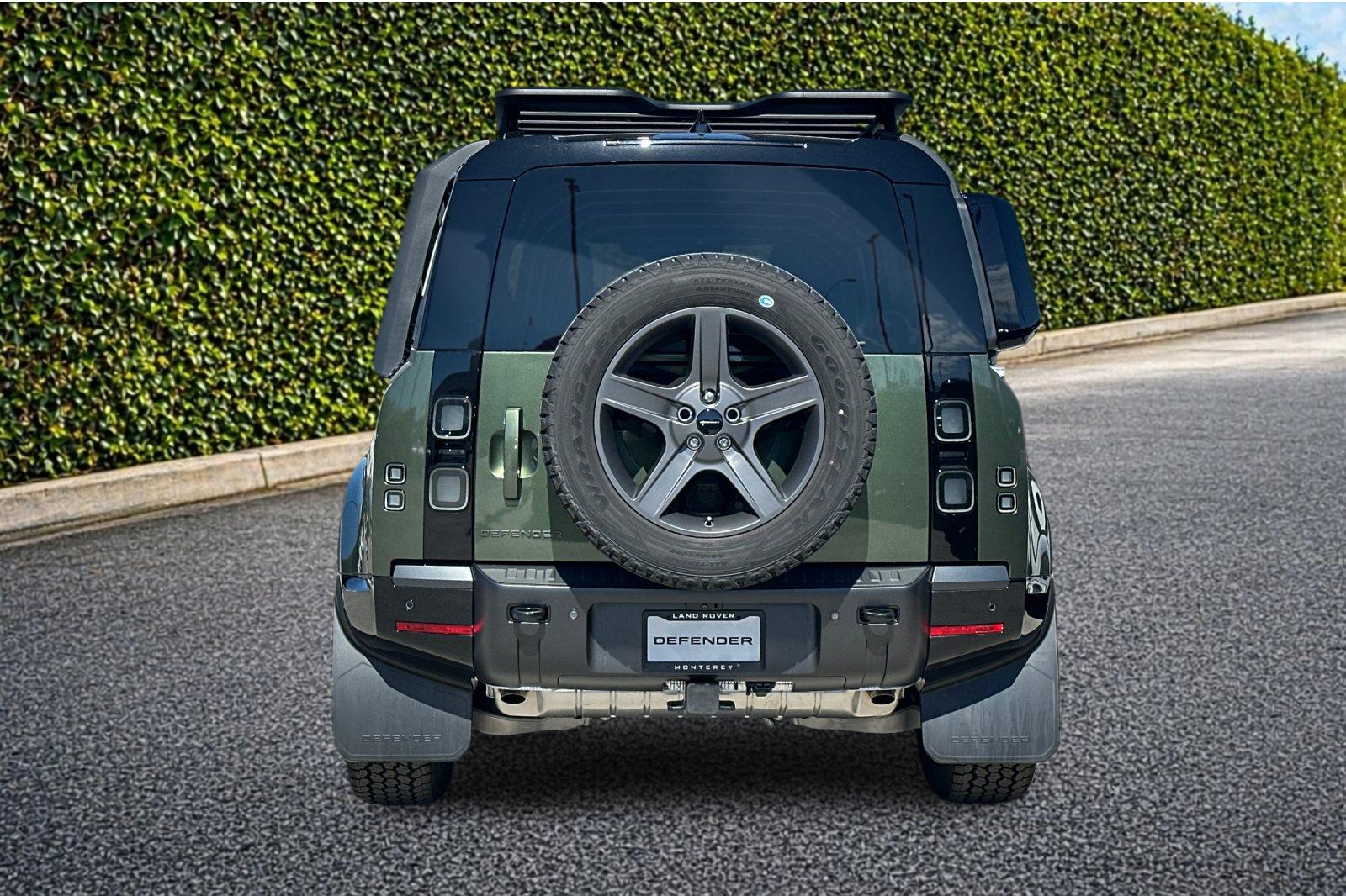 New 2026 Woolstone Green Land Rover X-Dynamic SE image 5