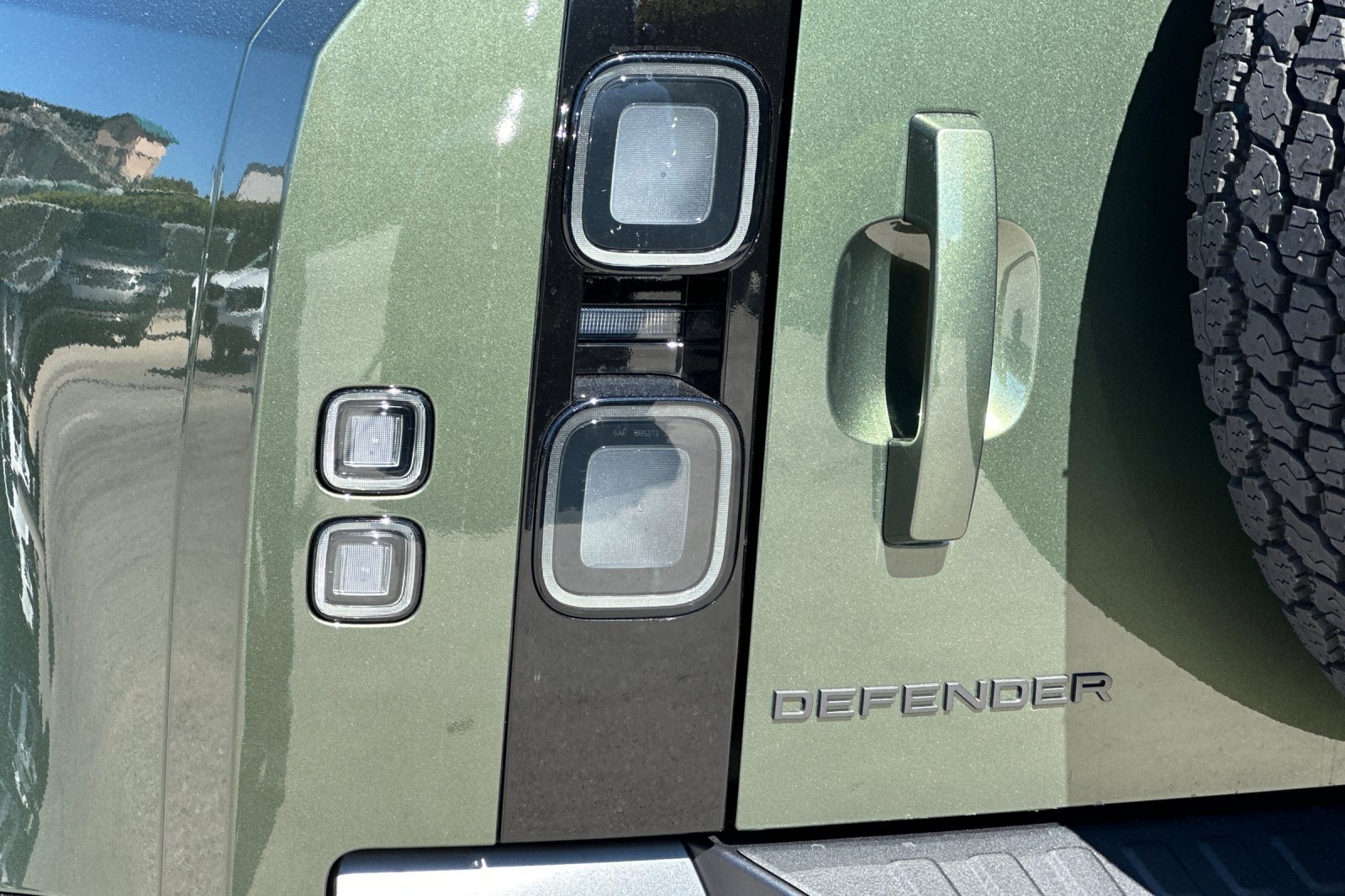 New 2026 Woolstone Green Land Rover X-Dynamic SE image 27