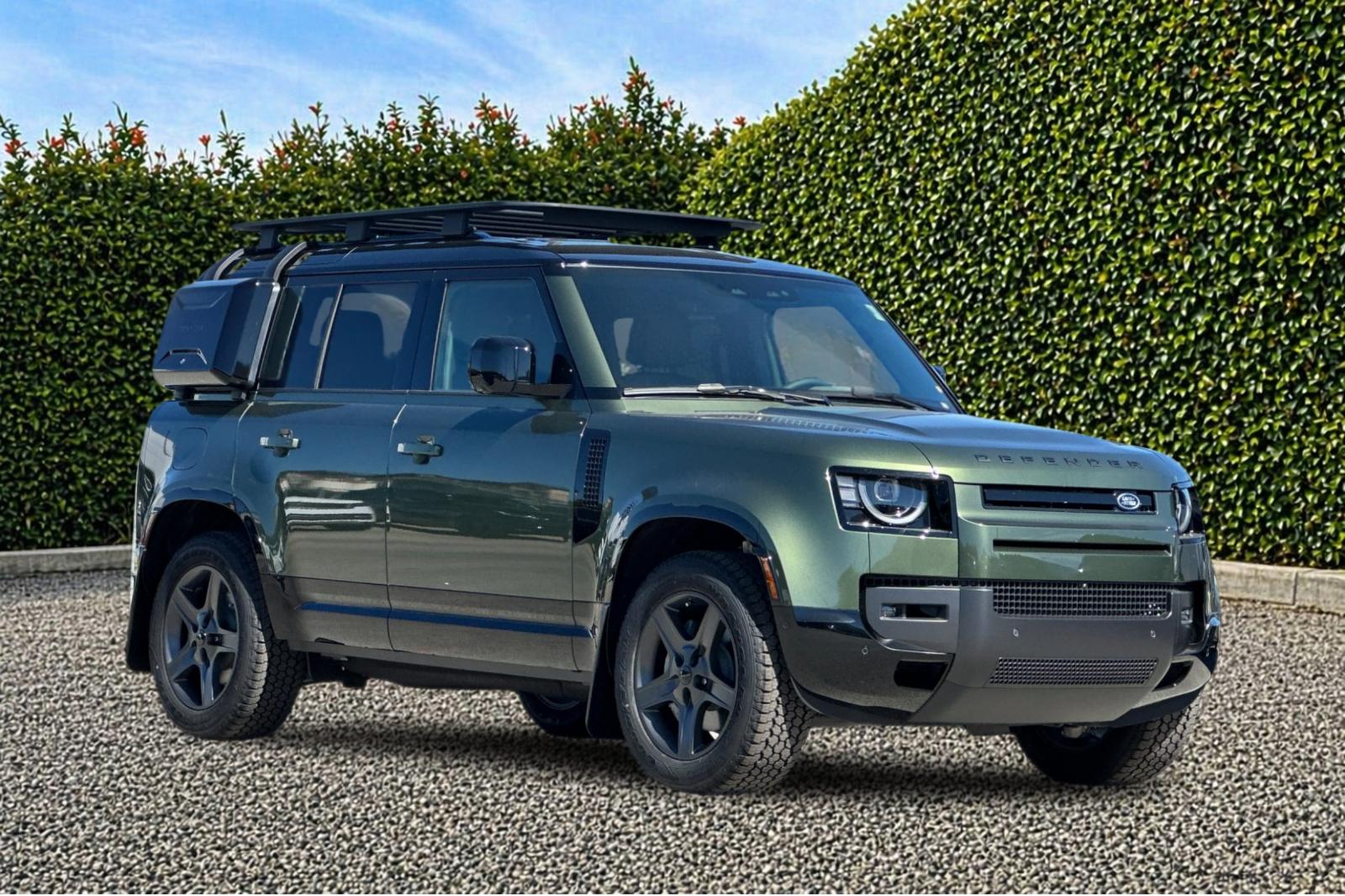 New 2026 Woolstone Green Land Rover X-Dynamic SE image 8