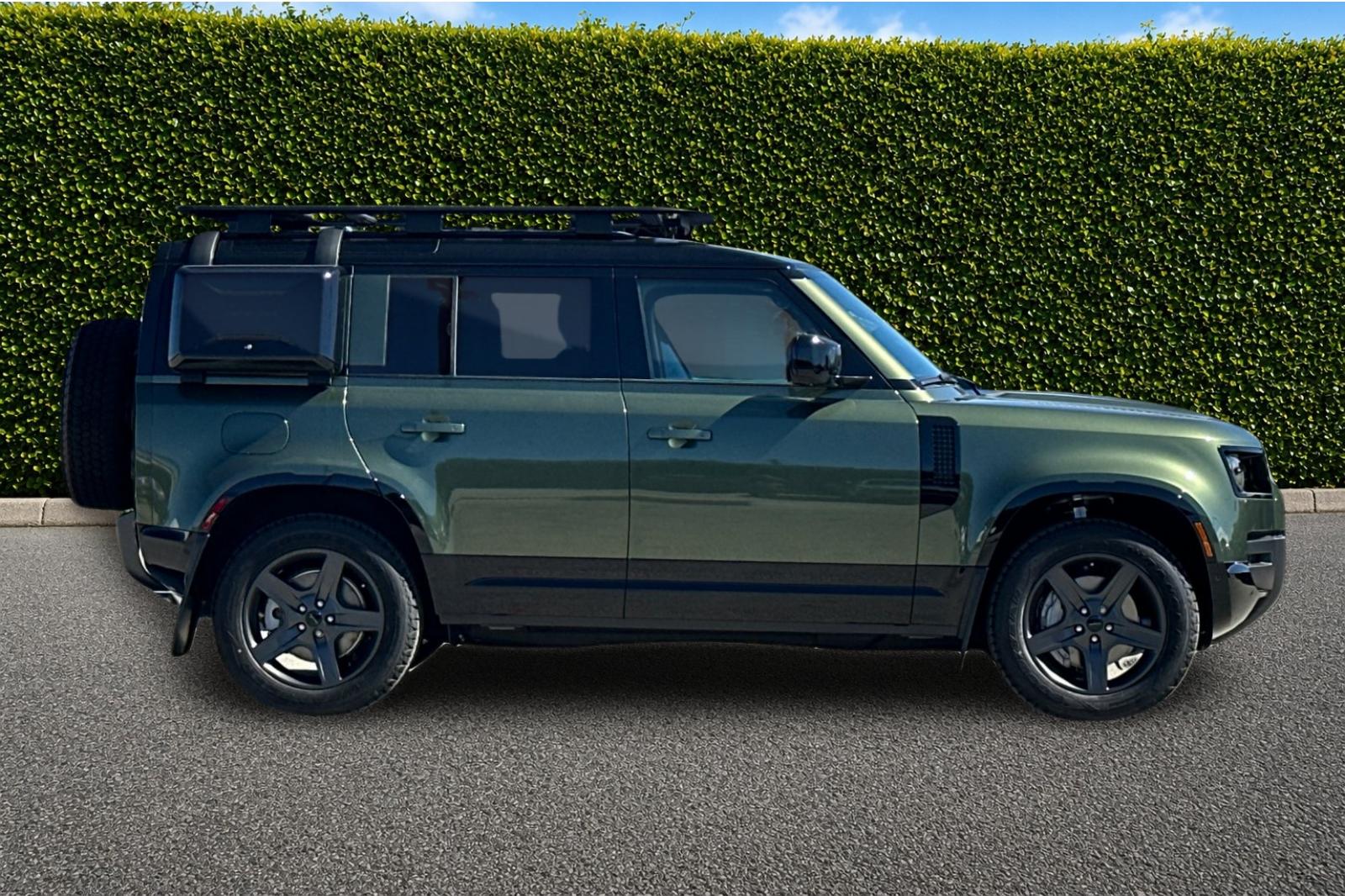 New 2026 Woolstone Green Land Rover X-Dynamic SE image 7