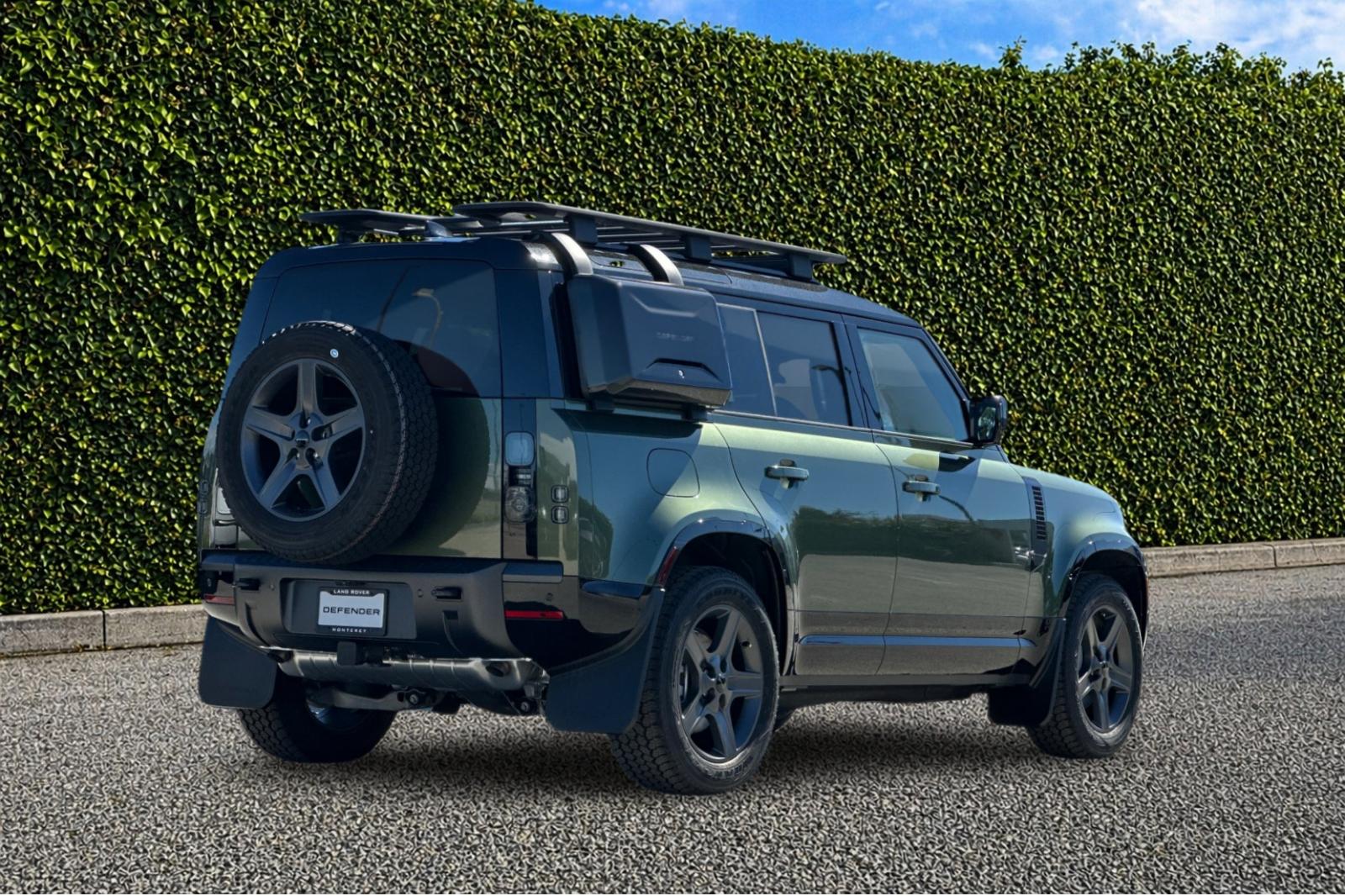 New 2026 Woolstone Green Land Rover X-Dynamic SE image 6