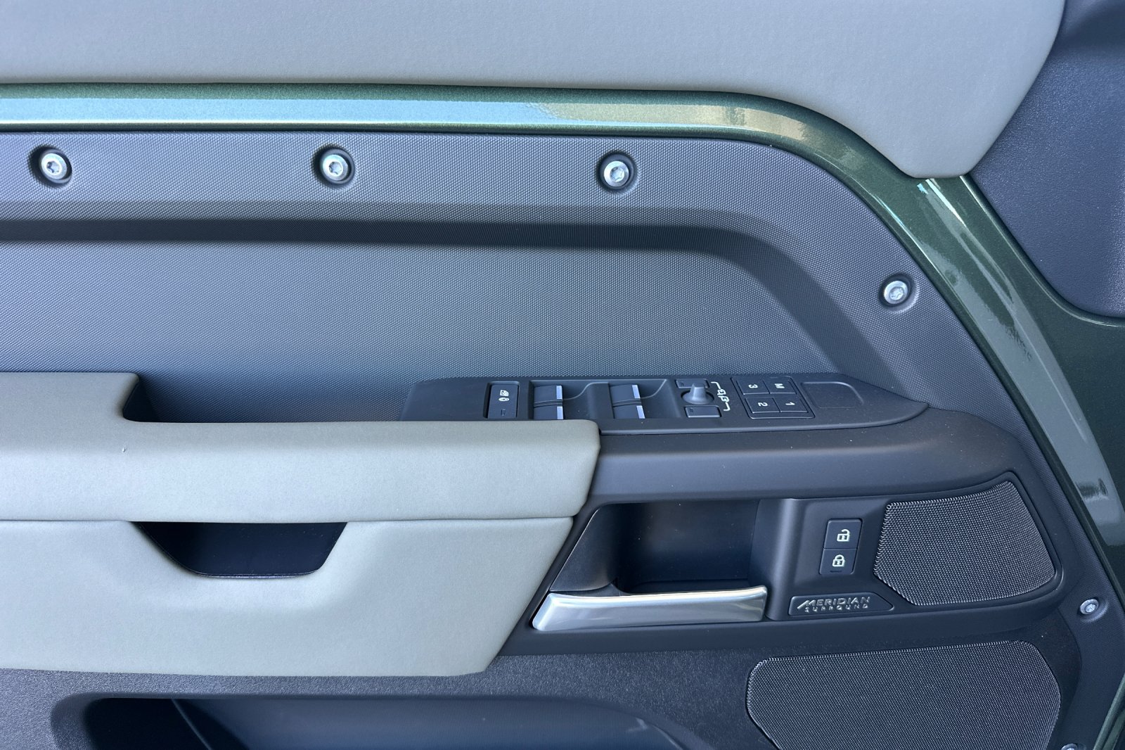 New 2026 Woolstone Green Land Rover X-Dynamic SE image 11