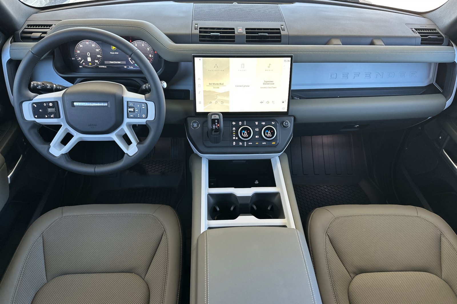 New 2026 Woolstone Green Land Rover X-Dynamic SE image 13