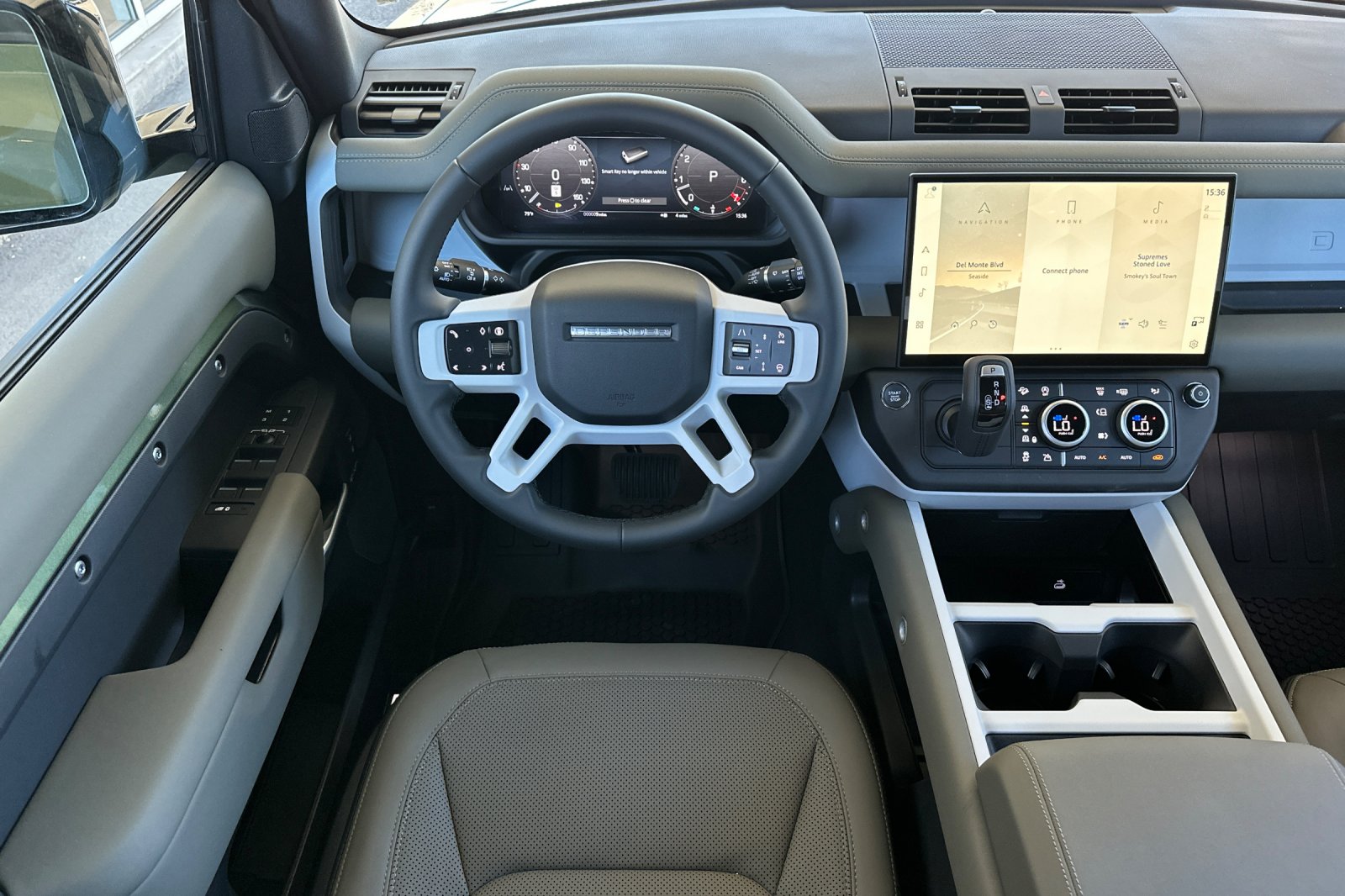 New 2026 Woolstone Green Land Rover X-Dynamic SE image 14