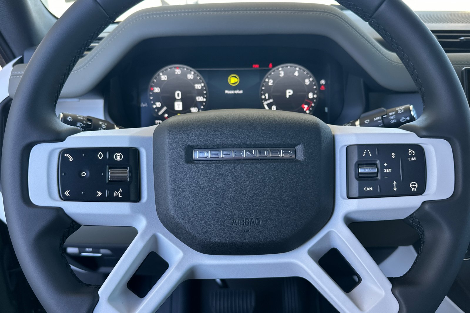 New 2026 Woolstone Green Land Rover X-Dynamic SE image 24