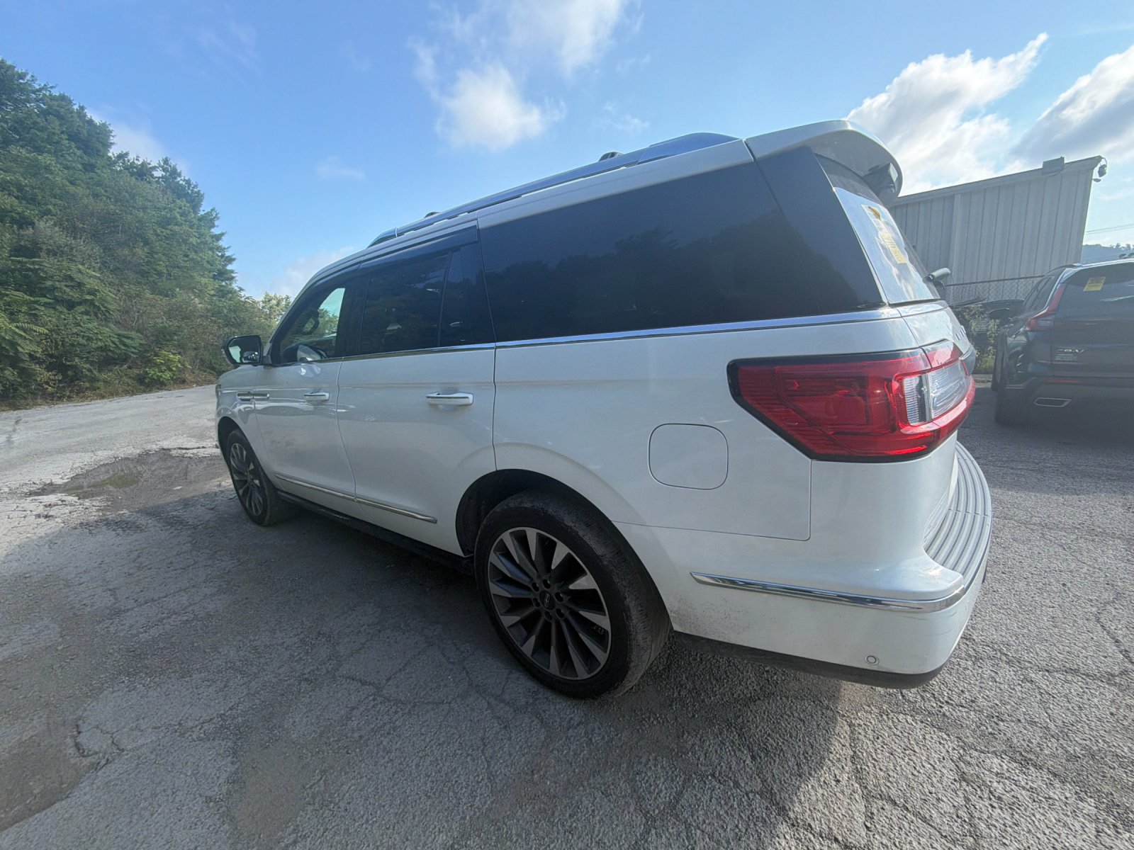 Used 2021 White Lincoln Reserve image 3