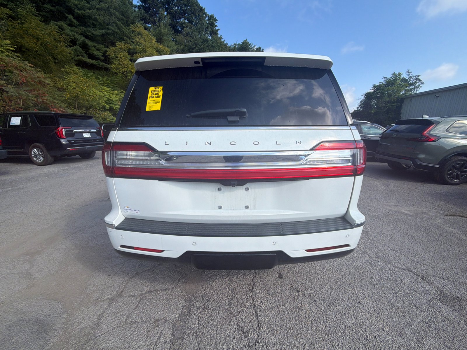 Used 2021 White Lincoln Reserve image 4