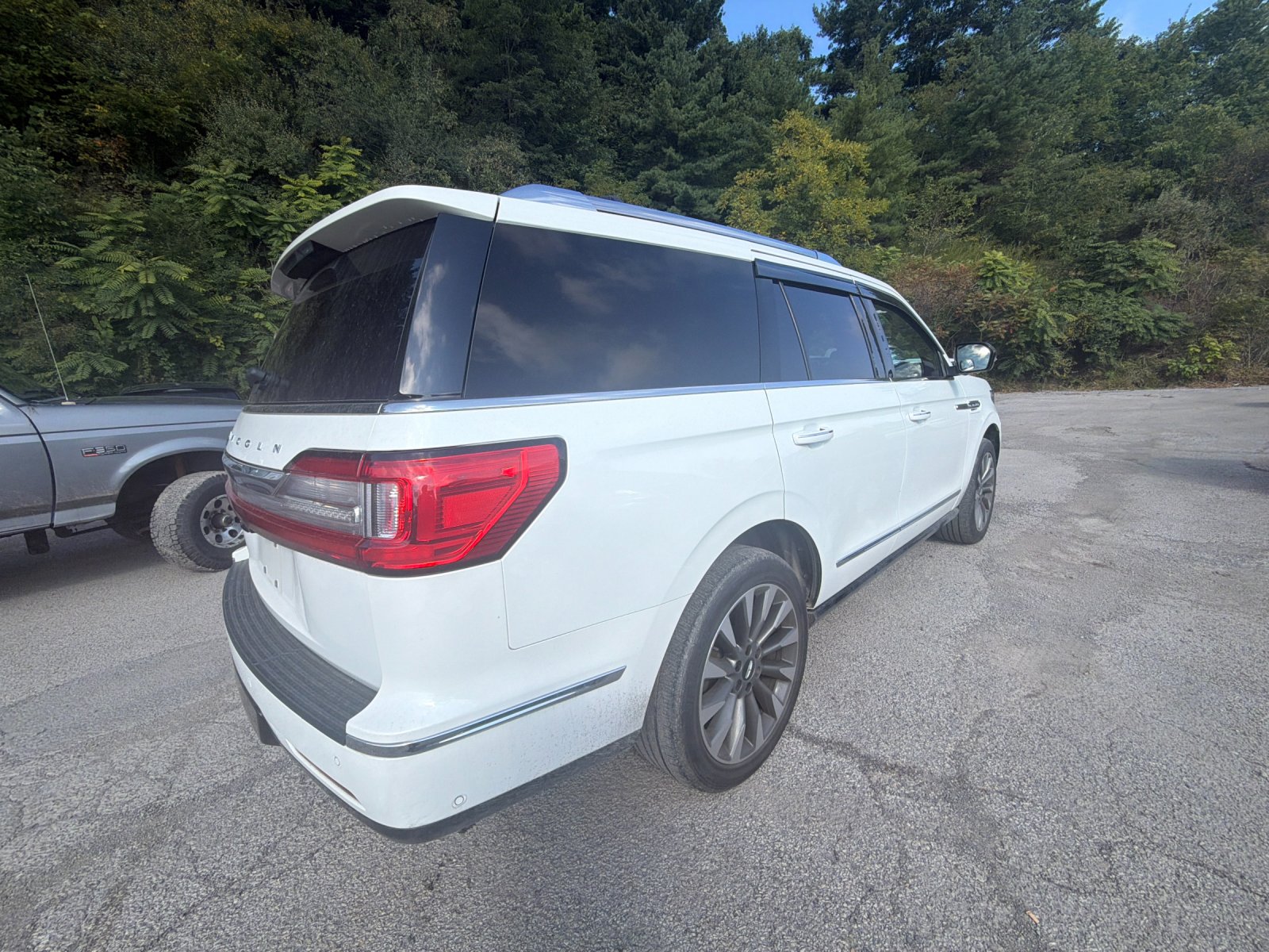 Used 2021 White Lincoln Reserve image 5
