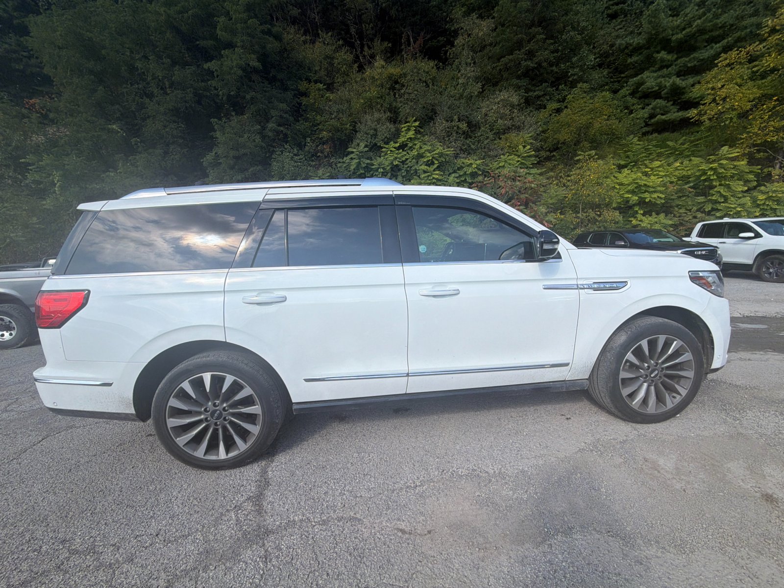 Used 2021 White Lincoln Reserve image 6