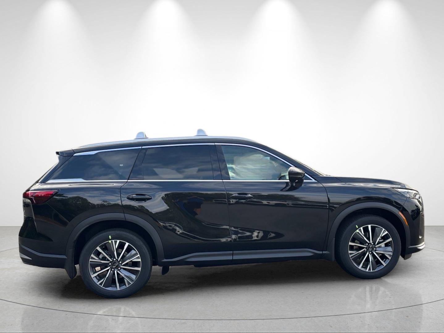 New 2027 MINERAL BLACK INFINITI Luxe AWD image 6