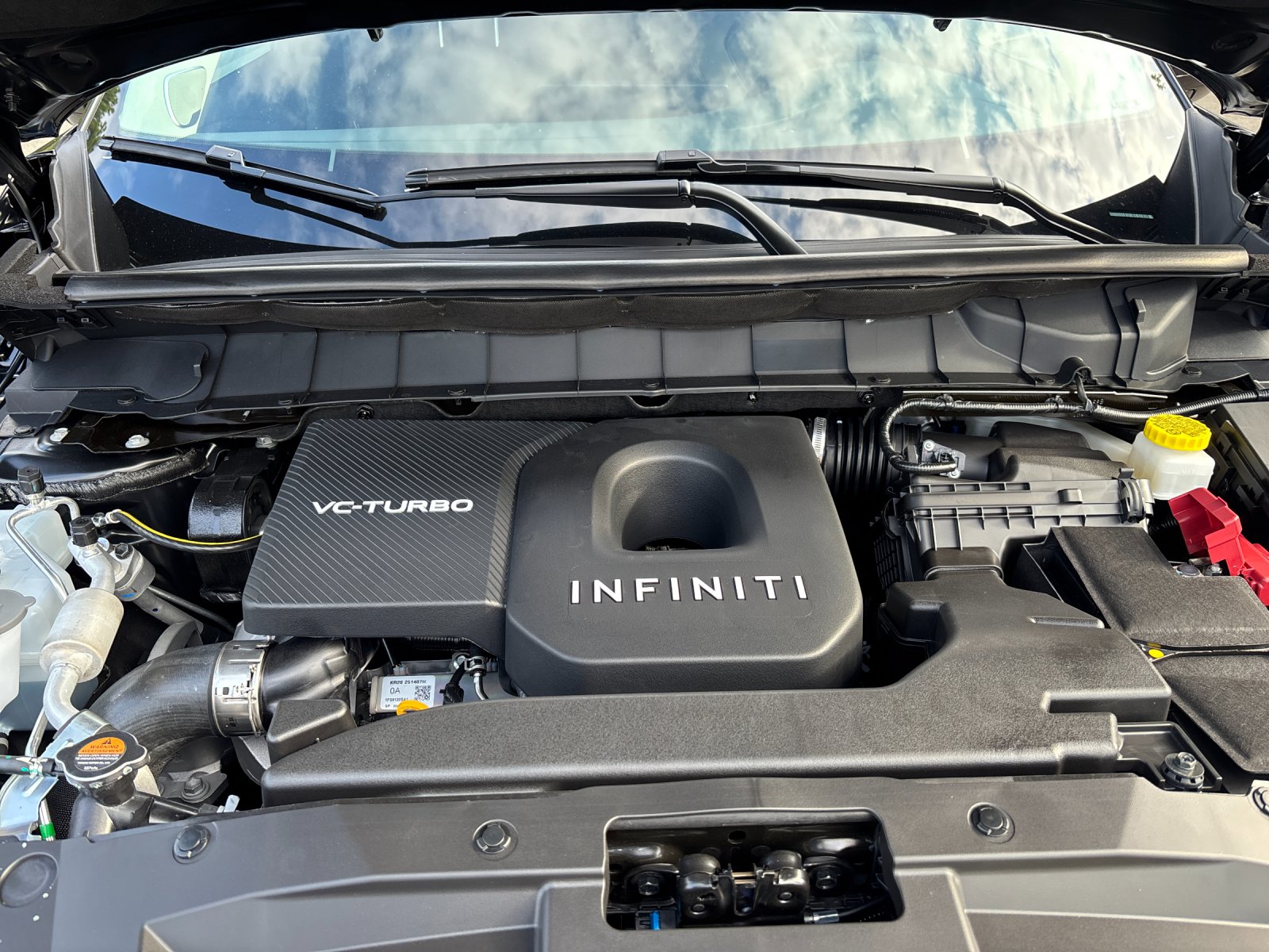 New 2027 MINERAL BLACK INFINITI Luxe AWD image 9