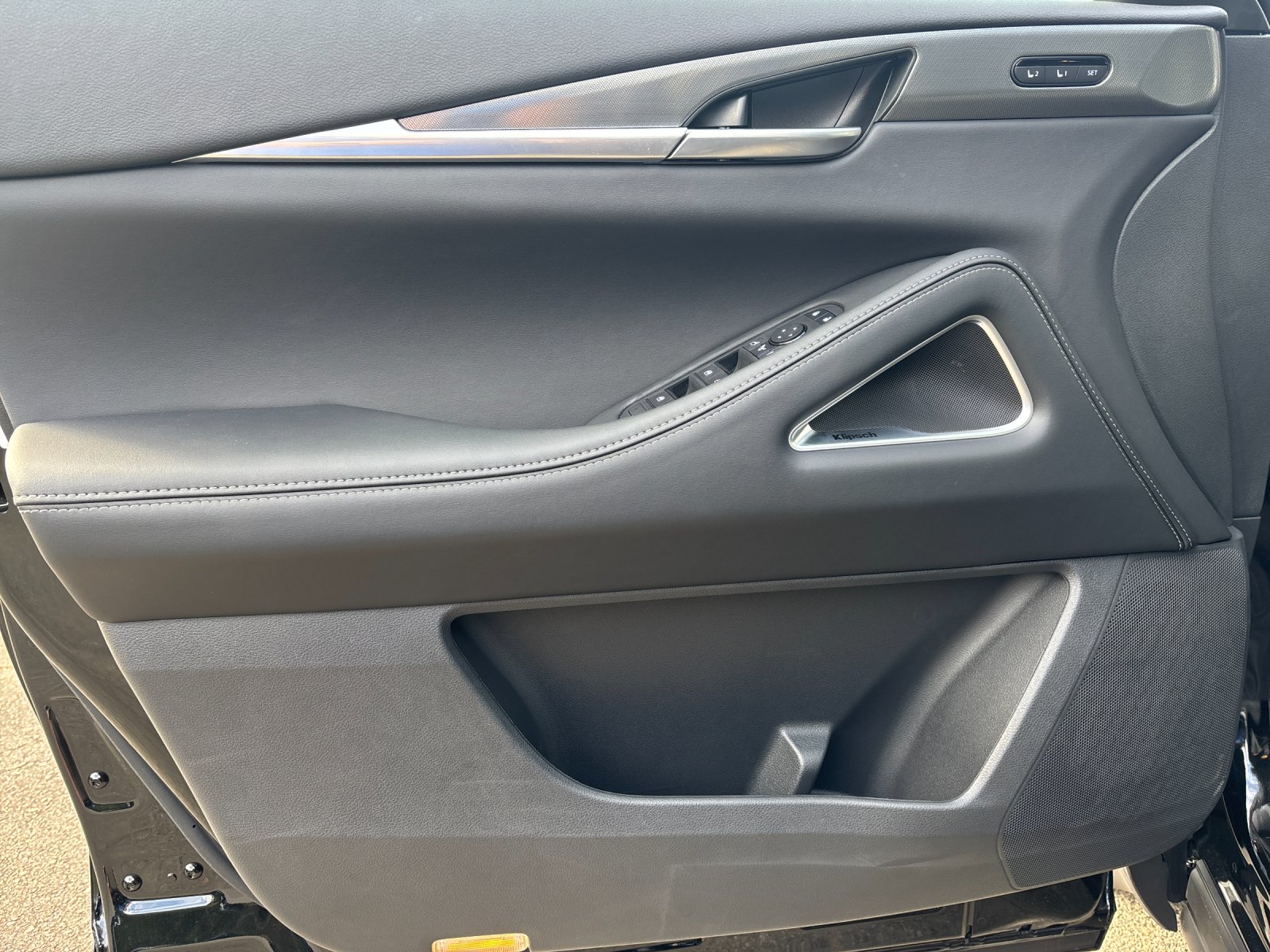New 2027 MINERAL BLACK INFINITI Luxe AWD image 13