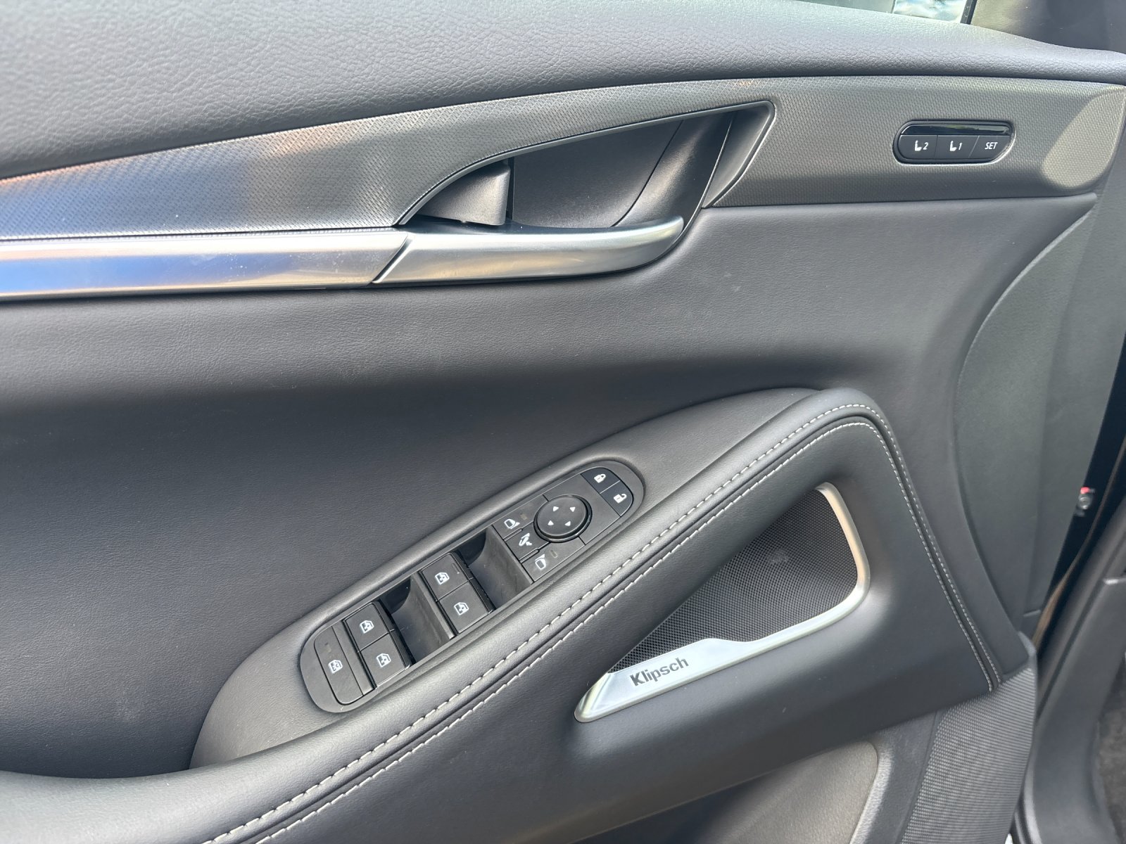 New 2027 MINERAL BLACK INFINITI Luxe AWD image 14