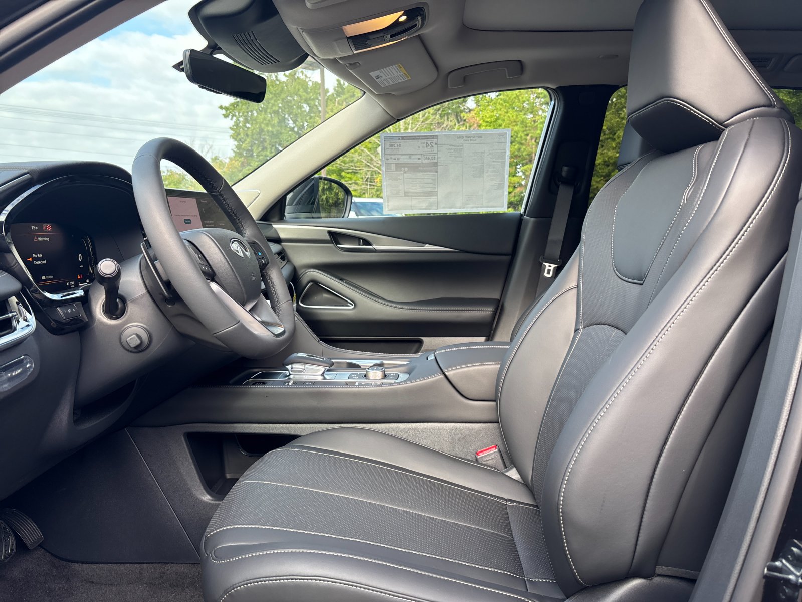 New 2027 MINERAL BLACK INFINITI Luxe AWD image 15