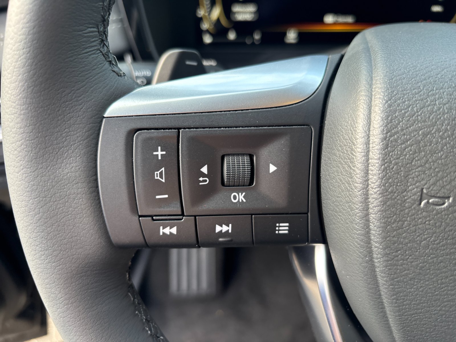 New 2027 MINERAL BLACK INFINITI Luxe AWD image 19