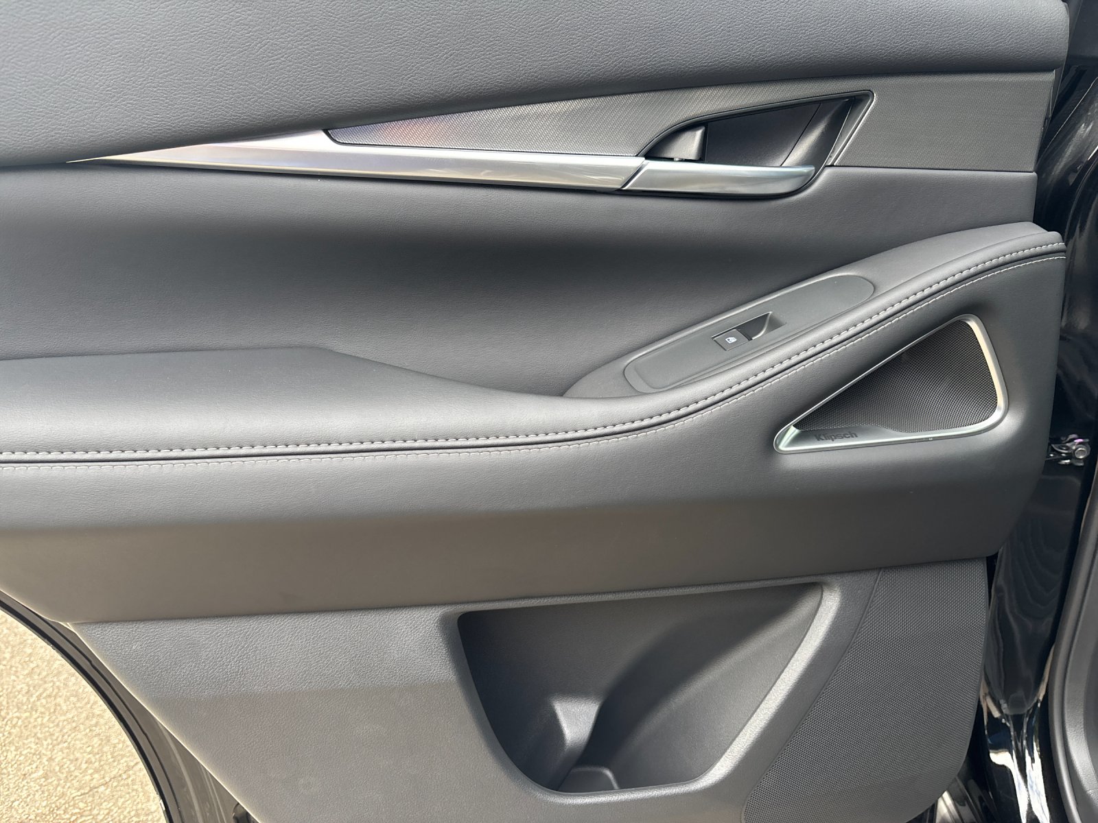 New 2027 MINERAL BLACK INFINITI Luxe AWD image 32