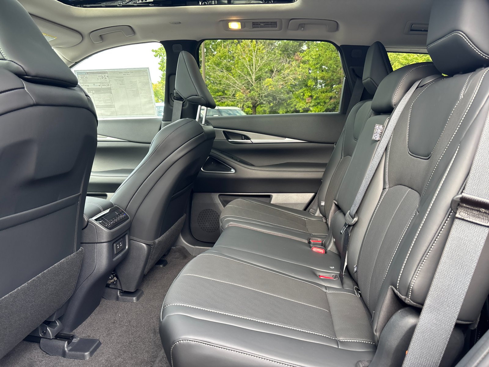 New 2027 MINERAL BLACK INFINITI Luxe AWD image 33
