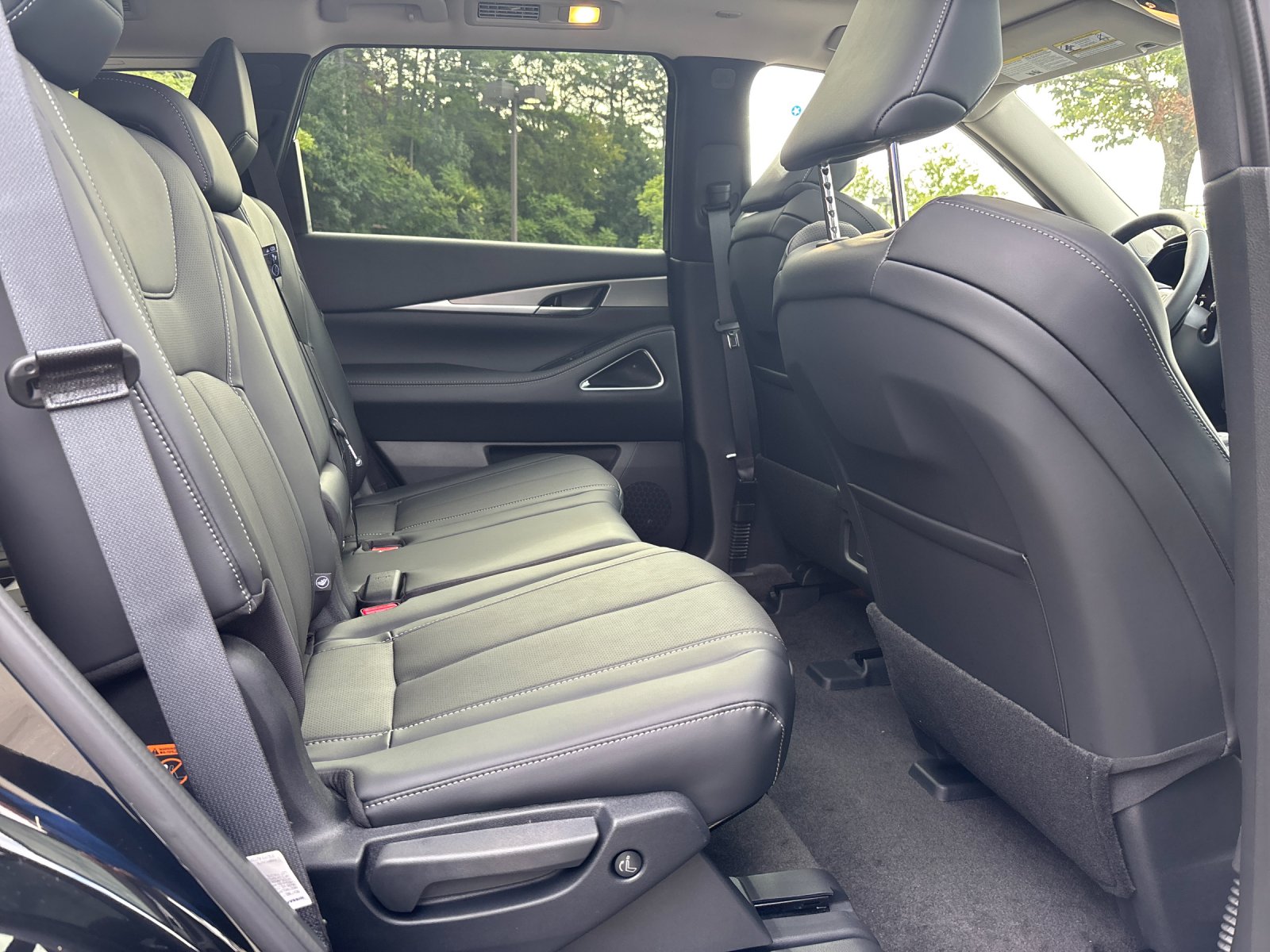 New 2027 MINERAL BLACK INFINITI Luxe AWD image 38