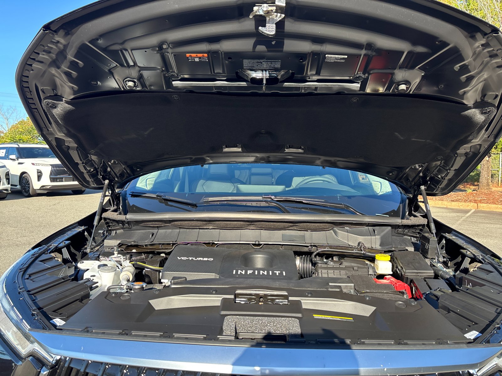 New 2027 MINERAL BLACK INFINITI Luxe AWD image 9